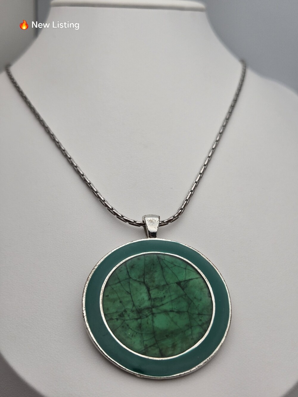 ✨2/$10✨ Large Green Enamel Circle Pendant Silver Tone Necklace Statement 17''